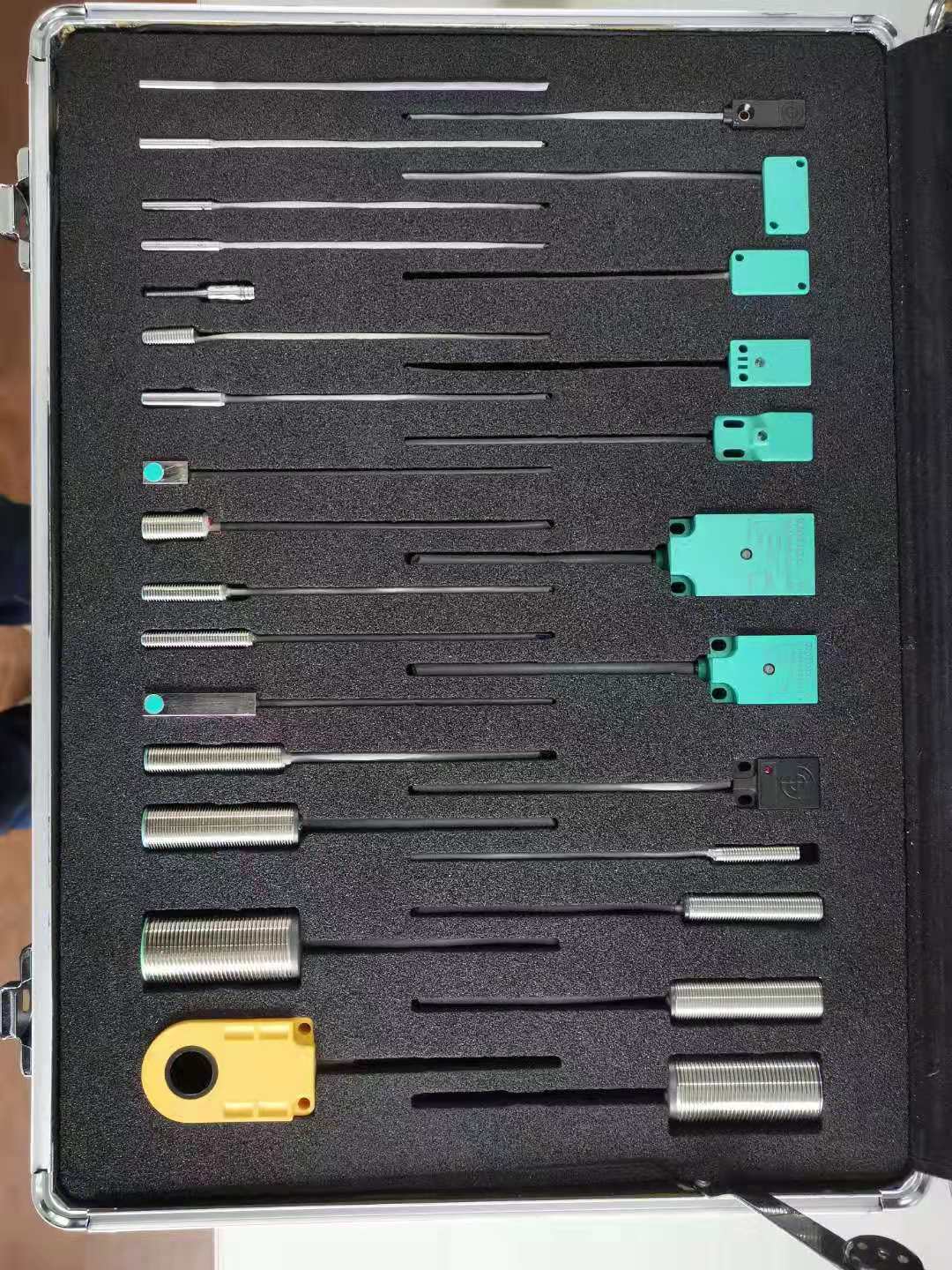 接近開(kāi)關(guān)傳感器主要應(yīng)用在哪些方面? 接近開(kāi)關(guān)傳感器主要應(yīng)用在哪些方面?